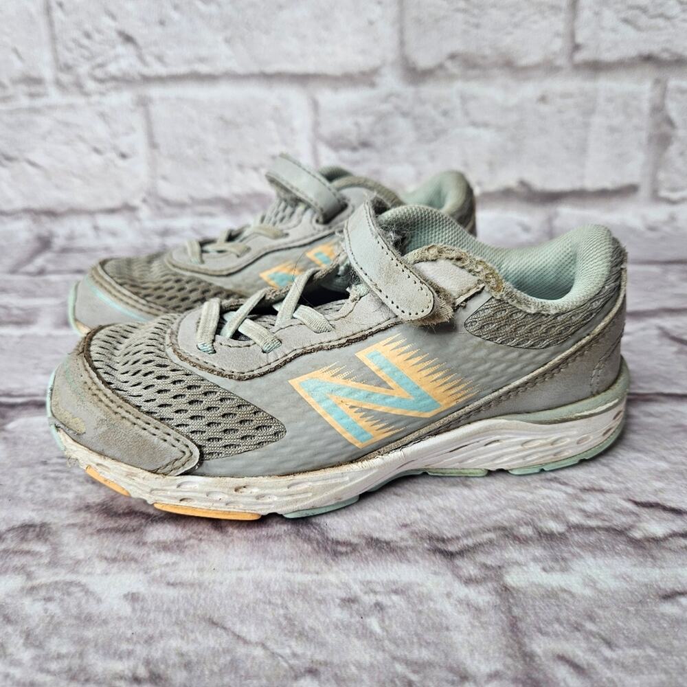 New Balance Girls Toddler Size 10 Sneakers Shoes Grey
